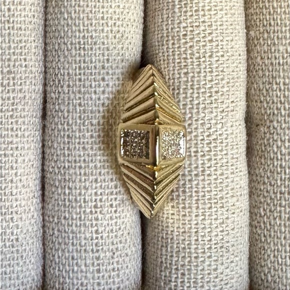 NWOT PrettyBird Adjustable Gold Ring - Picture 4 of 9